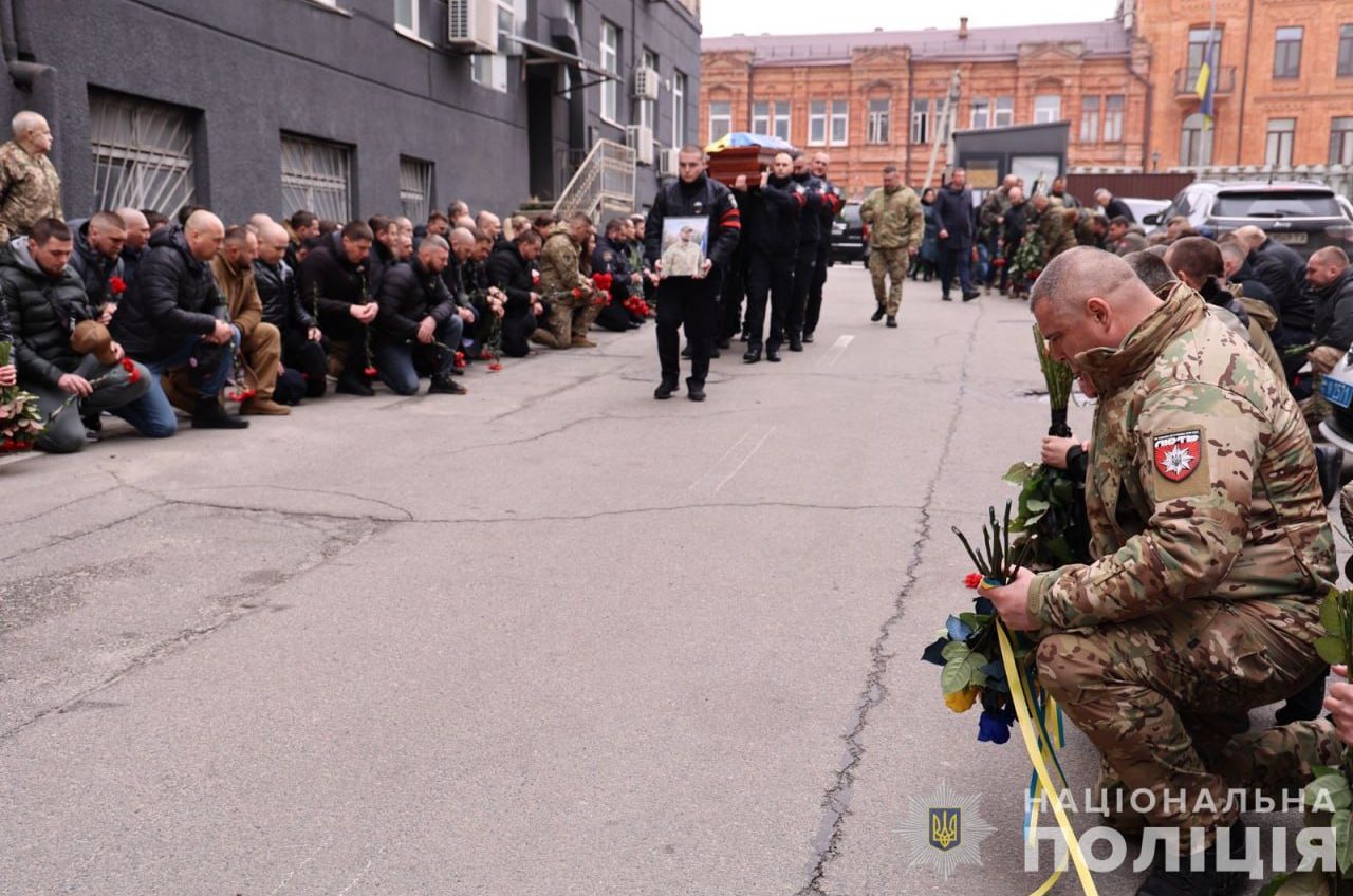 Загинули 15 березня: одеські рятувальники простилися з Денисом Колєсніковим, а у Дніпрі провели Олександра Гостіщева (фото) «фото»