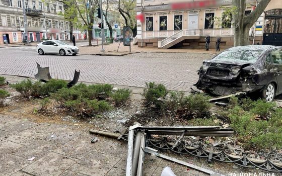 У центрі Одеси внаслідок ДТП машину викинуло на тротуар: значно постраждала дівчинка (фото) «фото»