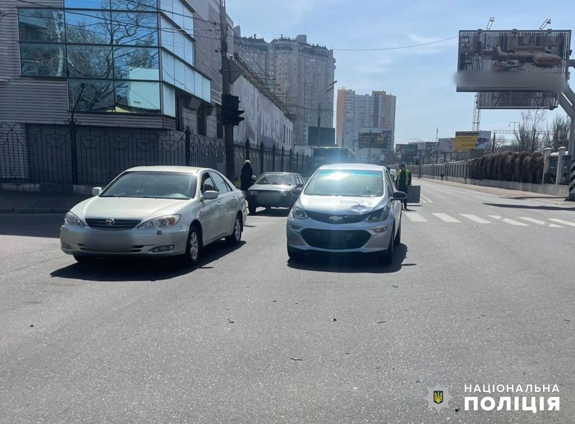 В Одесі на небезпечному перехресті автомобіль збив жінку: вона у комі (фото) «фото»