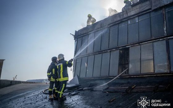 В Одесі спалахнула пожежа – горів склад (фото) «фото»