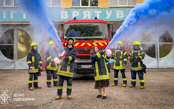 Подружжя одеських рятувальників провело гендер-паті на роботі з вогнегасниками (фото, відео) «фото»