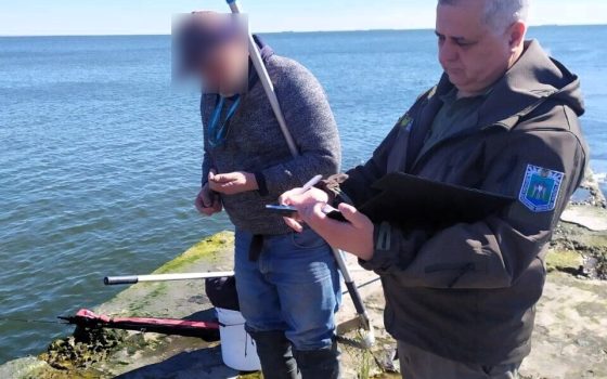 В Одесі екоінспектори почали перевірки порушень під час традиційної розваги – рибальства з пірсів «фото»