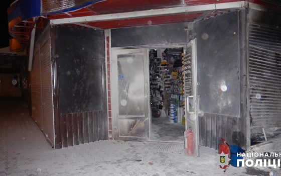 В Одесі двоє чоловіків намагалися спалити будівельний магазин (фото) «фото»