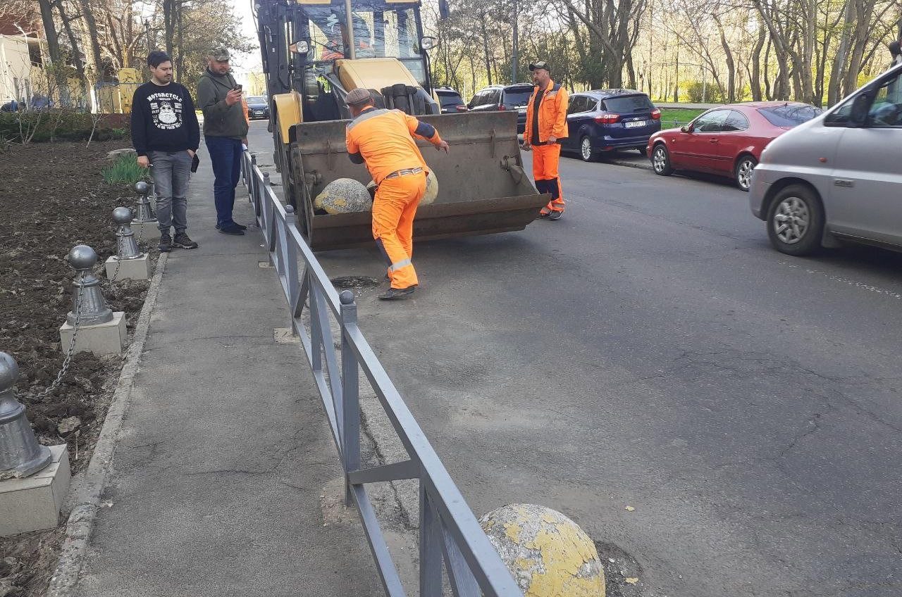 В Одесі демонтували незаконно встановлені юніпаркери (фото) — УСІ Online