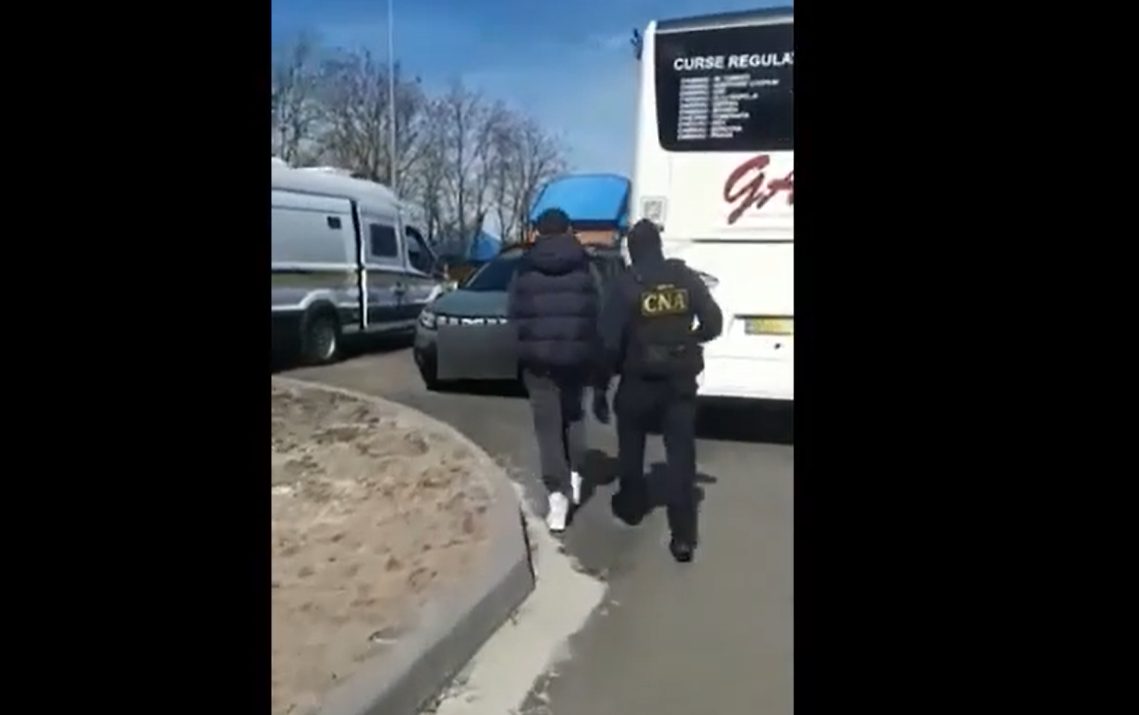 Через КПП на Одещині до Молдови екстрадували чоловіка якого звинувачують у відмиванні грошей (відео) «фото»