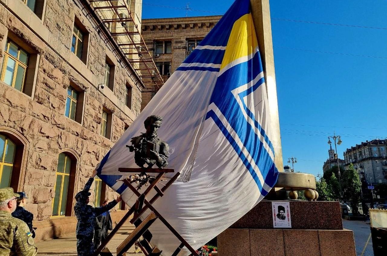 В Одесі біля ОВА замайорів Військово-Морський Прапор ЗСУ (фото) «фото»