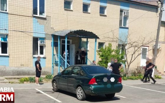 Озброєний чоловік перелякав персонал та хворих в поліклініці на Одещині: що відомо «фото»
