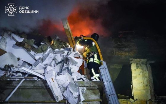 Рашисти вночі вдарили по Одесі шахедами: є постраждалі, у тому числі маленькі діти (фото, відео) «фото»