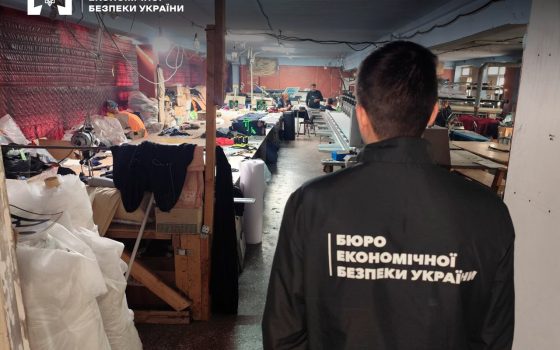 В Одесі викрили цех з виробництва підробного одягу відомих брендів (фото) «фото»