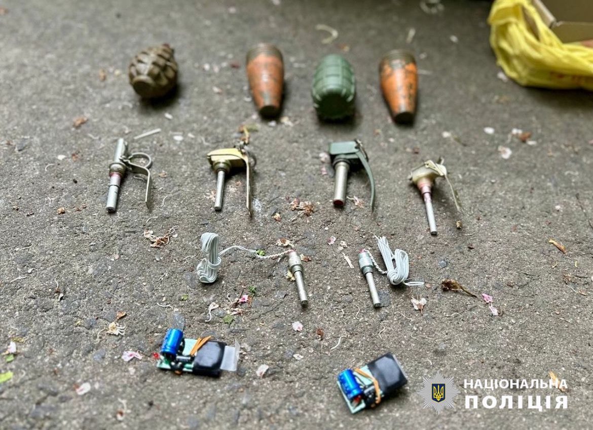 Хлопець відкрив торгівлю гранатами в Одесі та готував на продаж інші боєприпаси та зброю (фото, відео) «фото»
