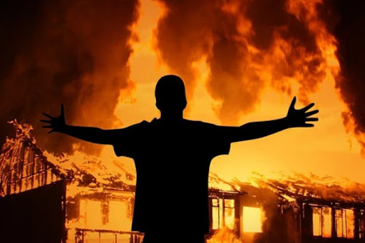 Під Одесою чоловік намагався спалити будинок своєї подруги «фото»