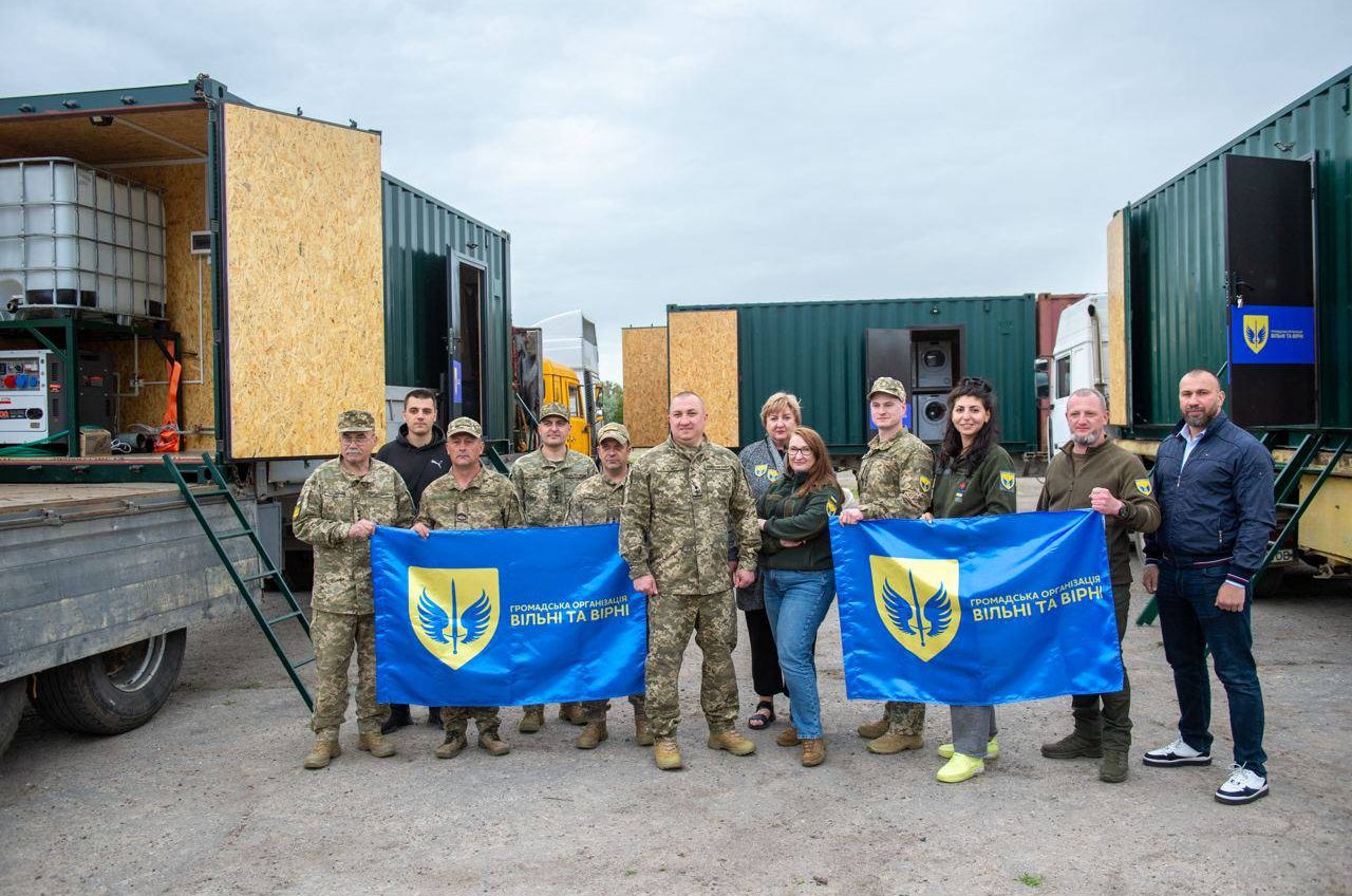 Волонтери ГО «Вільні та вірні» передали військовим з ОК Південь сучасні лазневі комплекси (фото) usionline.com Волонтери ГО «Вільні та вірні» передали військовим з ОК Південь сучасні лазневі комплекси (фото) «фото»