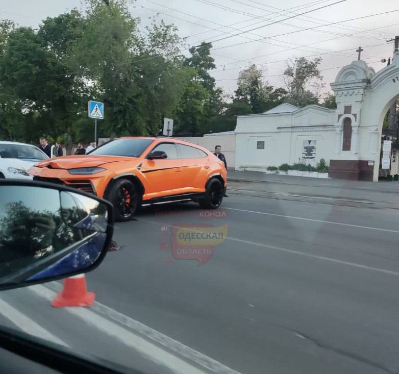 В Одесі трапилась дуже дорога ДТП за участю авто люксової марки (фото) «фото»