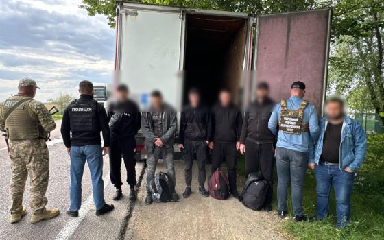 За кордон у причепі, як «покришки»: прикордонники викрили нову схему вивозу ухилянтів до Молдови (відео) «фото»