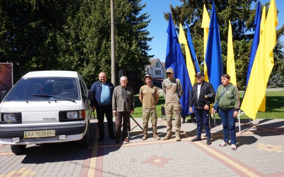 На Одещині батьки загиблого воїна придбали його побратимам мікроавтобус (фото) «фото»