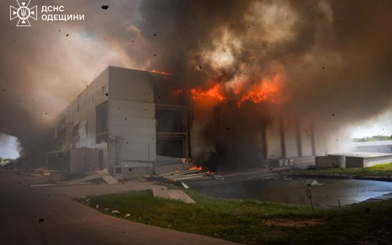 В Одесі показали пожежу внаслідок ракетної атаки рашистів: загинула людина (відео) «фото»