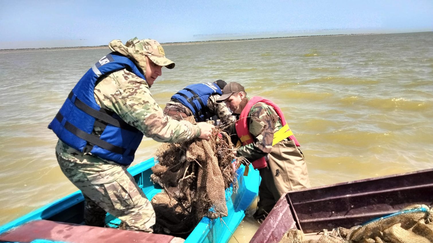 В нацпарку Тузлівські лимани борються з браконьєрами: у першому рейді попередили збитки на понад 12 мільйонів гривень (фото, відео) «фото»