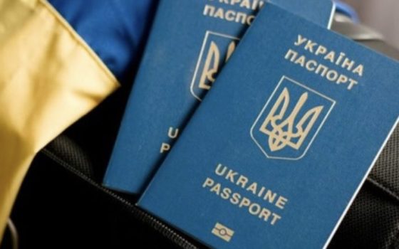 Надання консульських послуг чоловікам призовного віку за кордоном України відновлюють «фото»