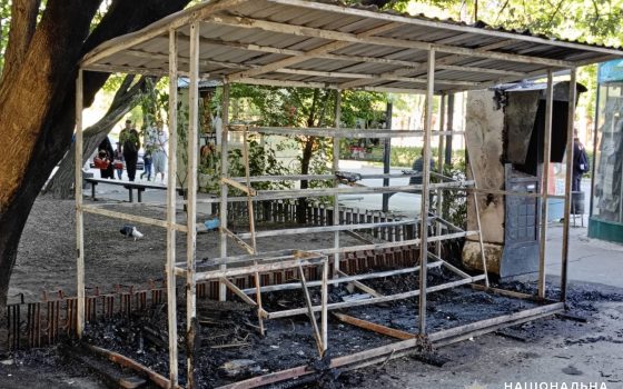 В Одесі чоловік на Великдень підпалив куртку та кинув у торговельний павільйон, спаливши його (фото) «фото»