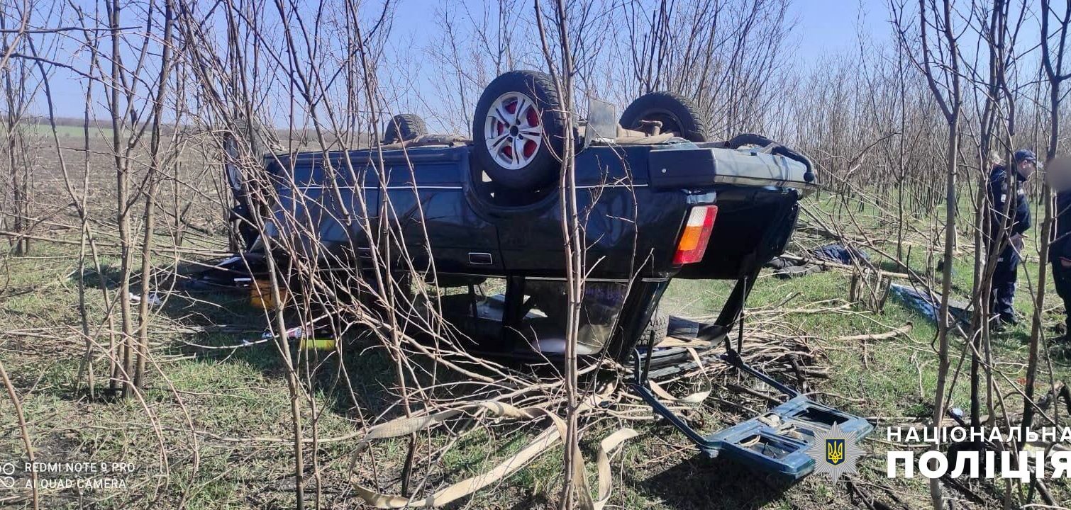 ДТП з перекиданням на Одещині: водій сів за кермо п’яним (фото) usionline.com ДТП з перекиданням на Одещині: водій сів за кермо п’яним (фото) «фото»