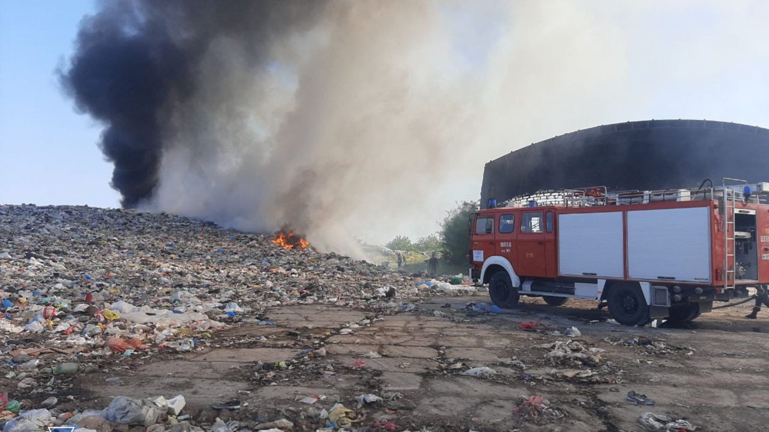 У Білгород-Дністровському районі спалахнула масштабна пожежа на сміттєзвалищі (фото) «фото»