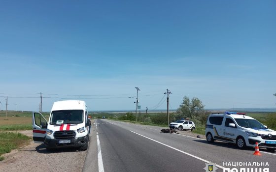 На трасі Одеса-Рені не розминулися мопед і мікроавтобус: молодий водій у реанімації (фото) «фото»