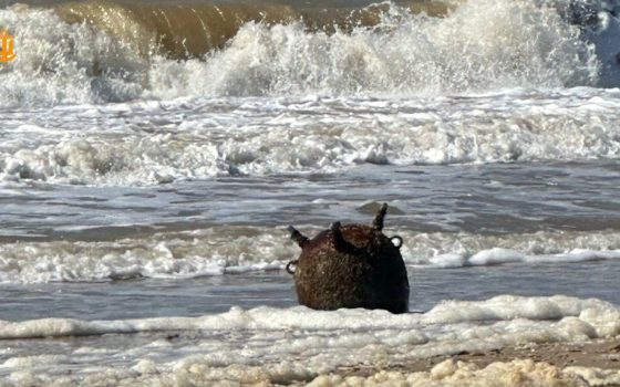 На Одещині на беріг моря винесло міну (відео) «фото»