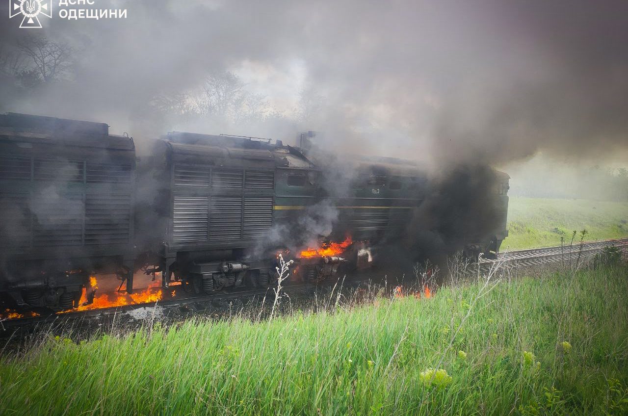 У Болградському районі палав тепловоз (фото) usionline.com У Болградському районі палав тепловоз (фото) «фото»