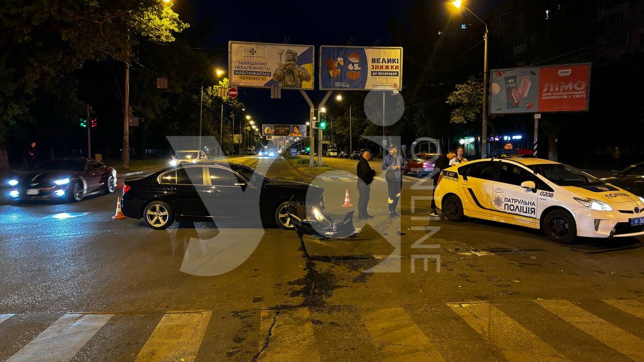 В Одесі сталась ДТП з потерпілими за участю чотирьох автівок (фото) «фото»