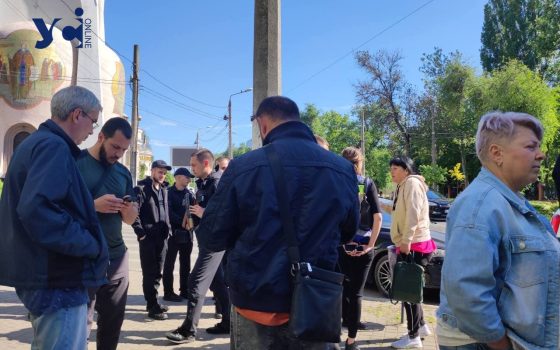 В Одесі на Фонтані жителі перекрили дорогу: довго немає світла (фото) «фото»