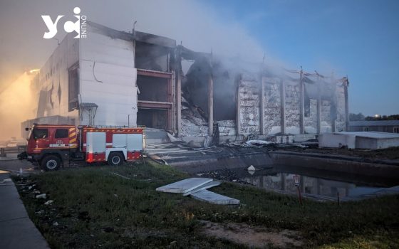 Пожежа на величезному складі, гасіння під звуки тривоги: як ліквідували наслідки прильоту під Одесою (фото, відео) «фото»