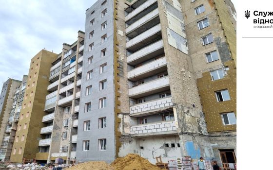 У Сергіївці на Одещині відновлюють багатоповерхівку зруйновану російською ракетою майже два роки тому (фото) «фото»