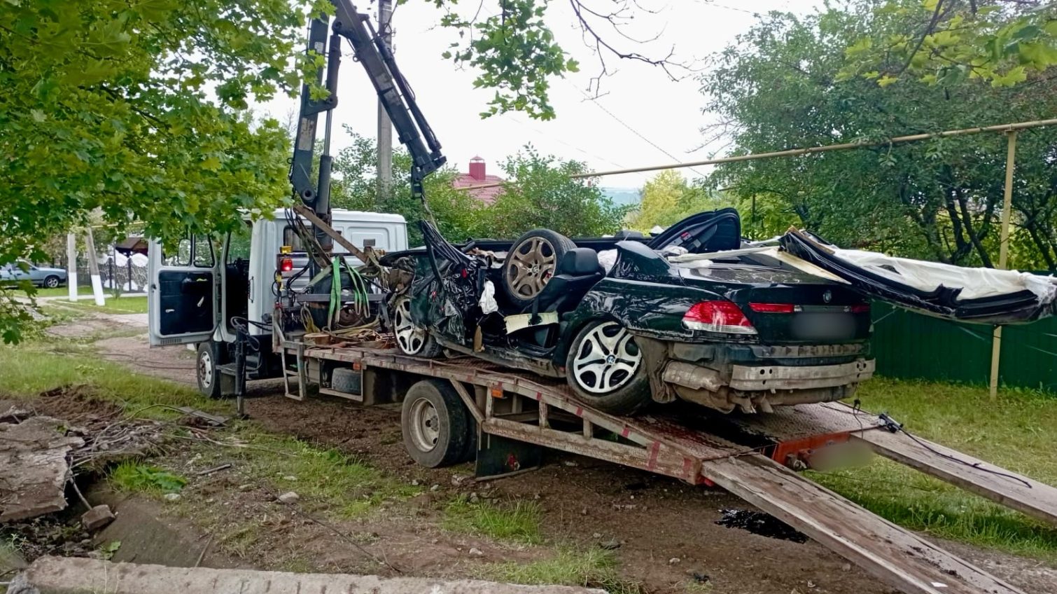 Жахлива ДТП в Одеській області: машина вщент, загинули двоє молодих людей (фото) «фото»