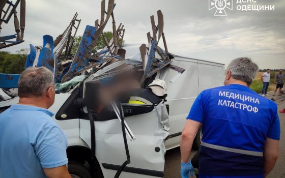ДТП на Одещині: рятувальники діставали потерпілого з понівеченої автівки (фото) «фото»