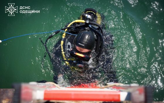 Одеські водолази показали, як тренуються рятувати людей і знешкоджувати міни (фото) «фото»