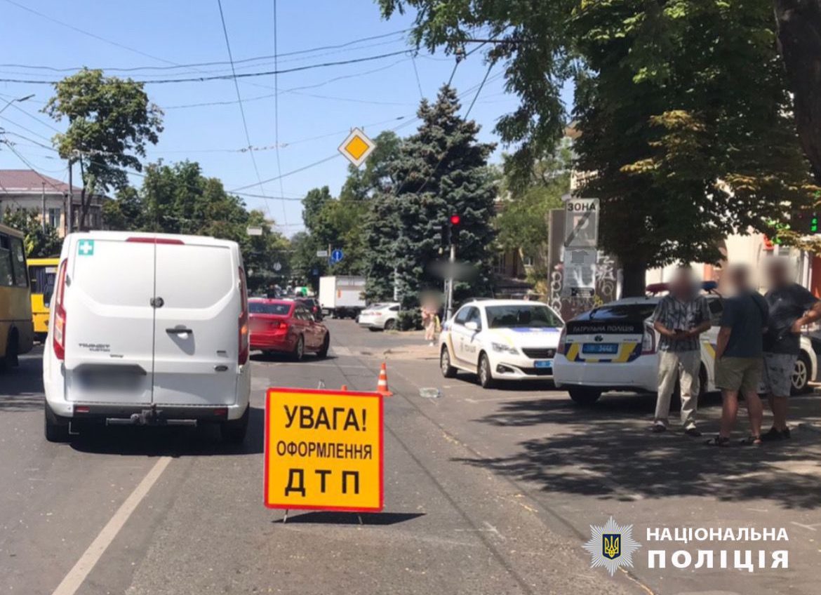 В центрі Одеси автівка збила чоловіка: потерпілого госпіталізовано (фото) «фото»