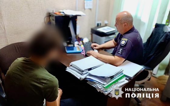 В Одесі підліток у військовій формі с іграшковим пістолетом пограбував перехожого «фото»