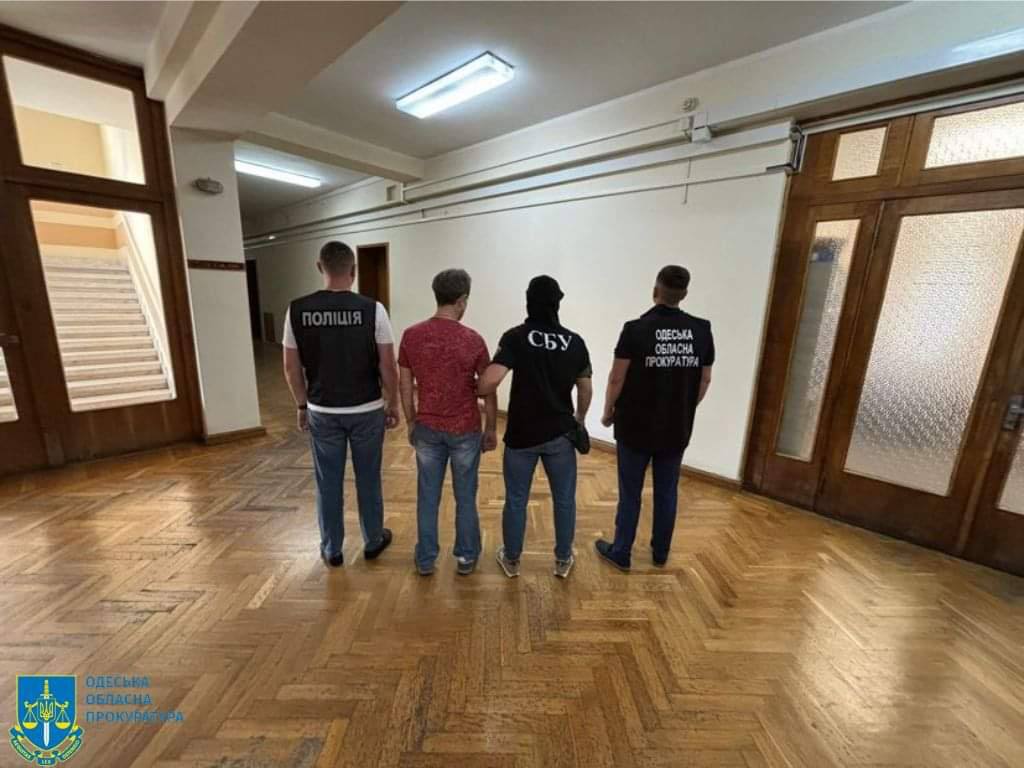 В Одесі співробітник ОВА обіцяв «бронь» від мобілізації за хабар (фото) «фото»