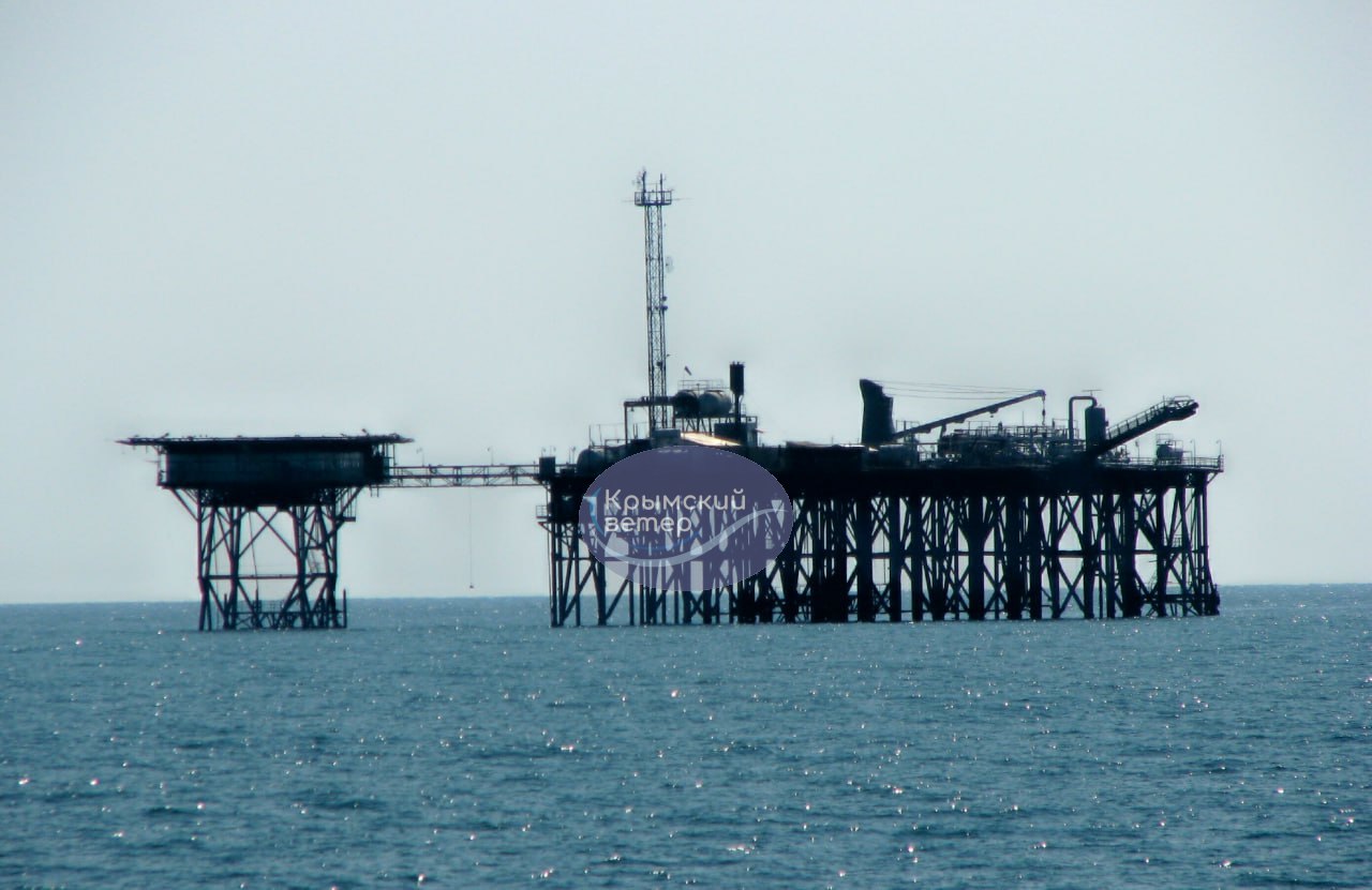 Українські захисники вдарили по газовій вишці росіян у Чорному морі usionline.com Українські захисники вдарили по газовій вишці росіян у Чорному морі «фото»