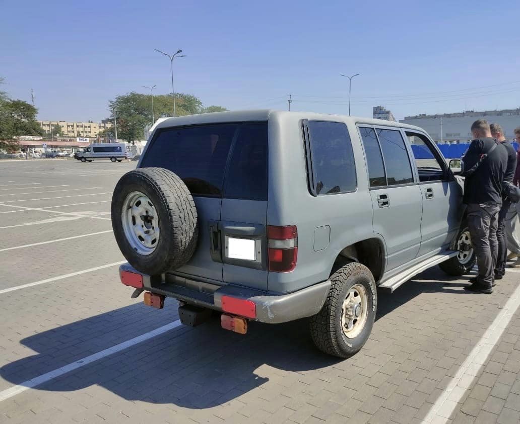 В Одесі намагалися продати автівку, яку завезли до України як гуманітарку «фото»