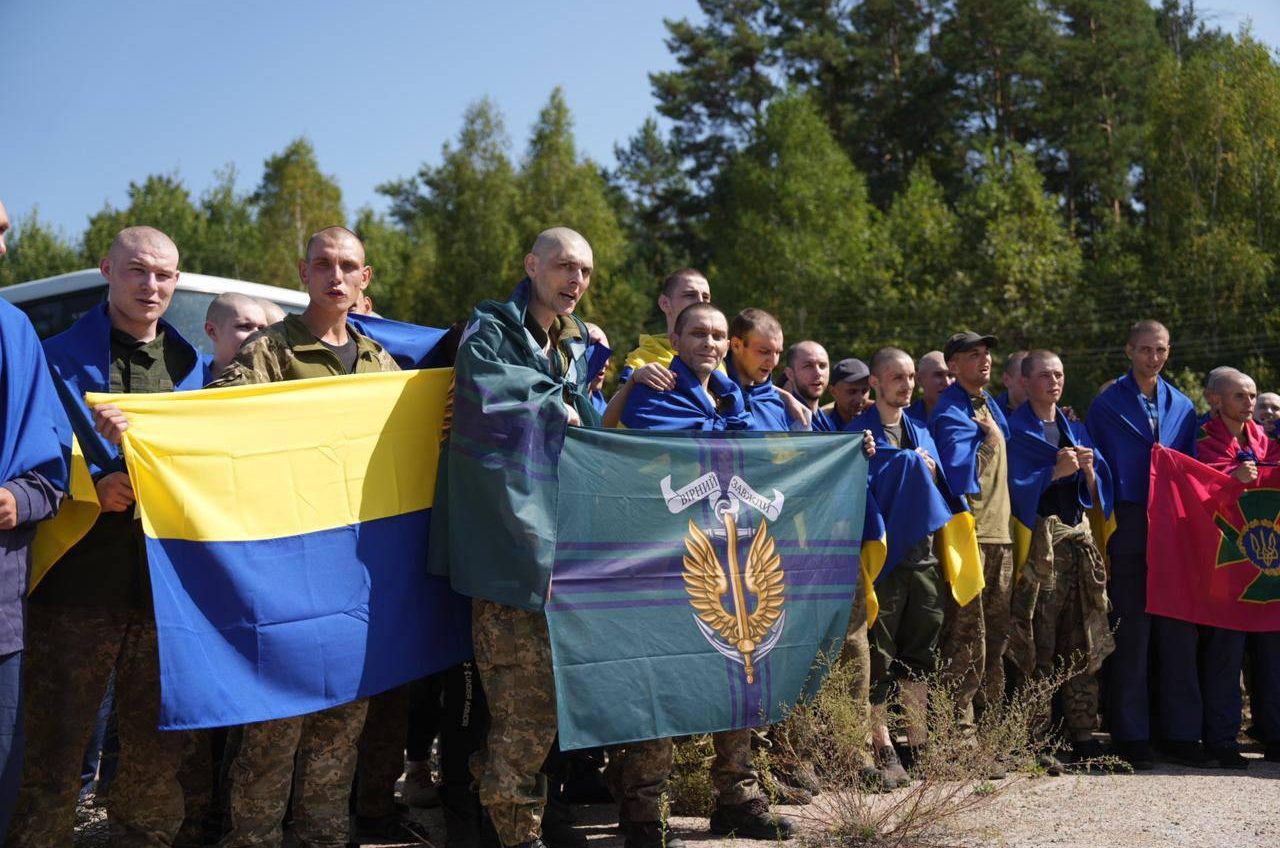 Знову вдома: до України повернулися 115 полонених воїнів (фото, відео) «фото»