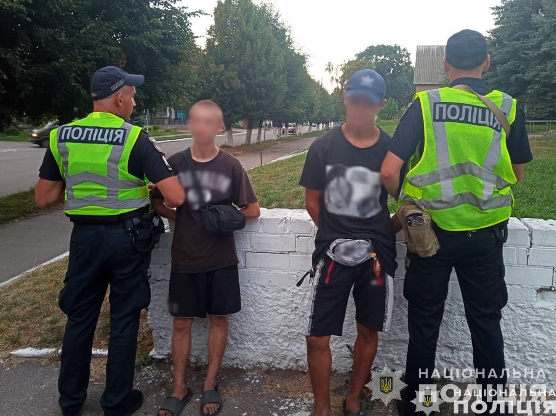 На Одещині затримали двох посібників рф, які підпалювали авто за гроші (фото) usionline.com На Одещині затримали двох посібників рф, які підпалювали авто за гроші (фото) «фото»