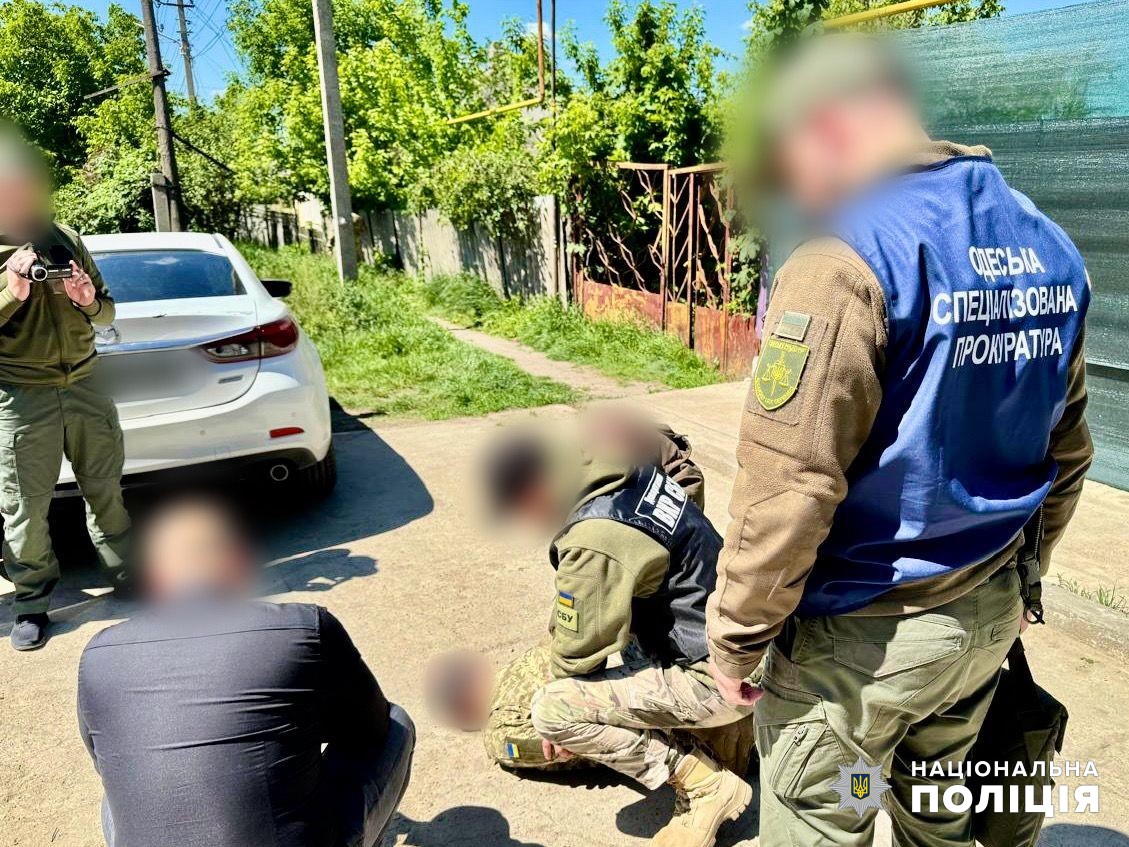 Бронь від мобілізації за паливо: на Одещині затримали військового на хабарі (фото) «фото»