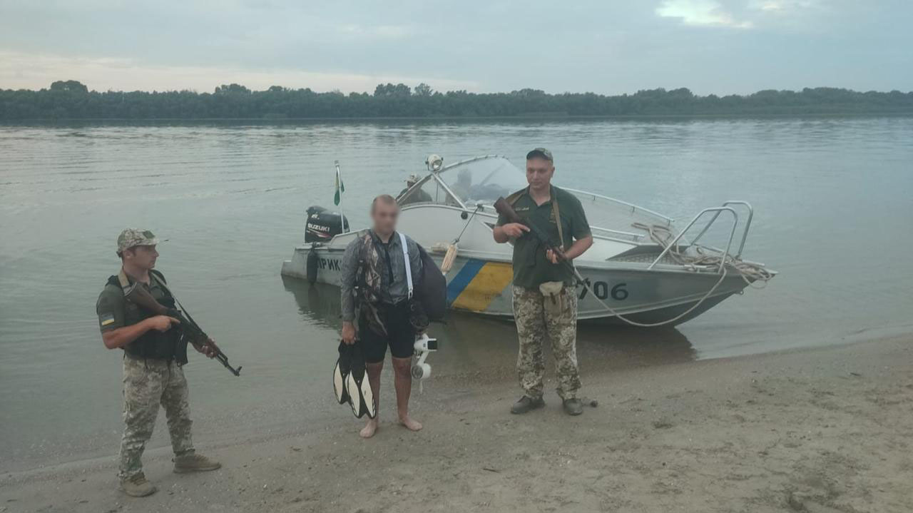 Мешканець Ізмаїла намагався на акваскутері та в ластах переплисти через Дунай «фото»