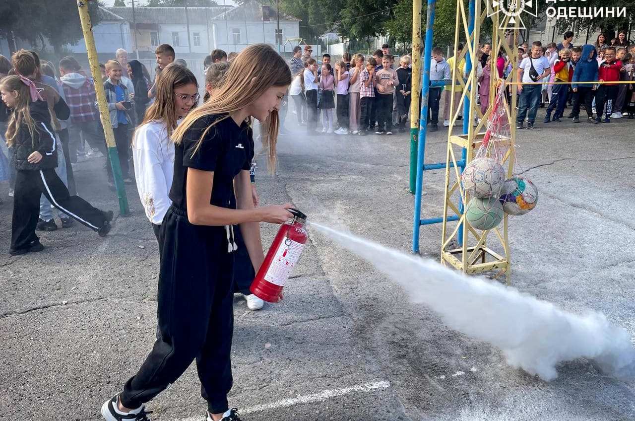 На Одещині для дітей рятувальники провели практичні заняття з безпеки (фото) «фото»