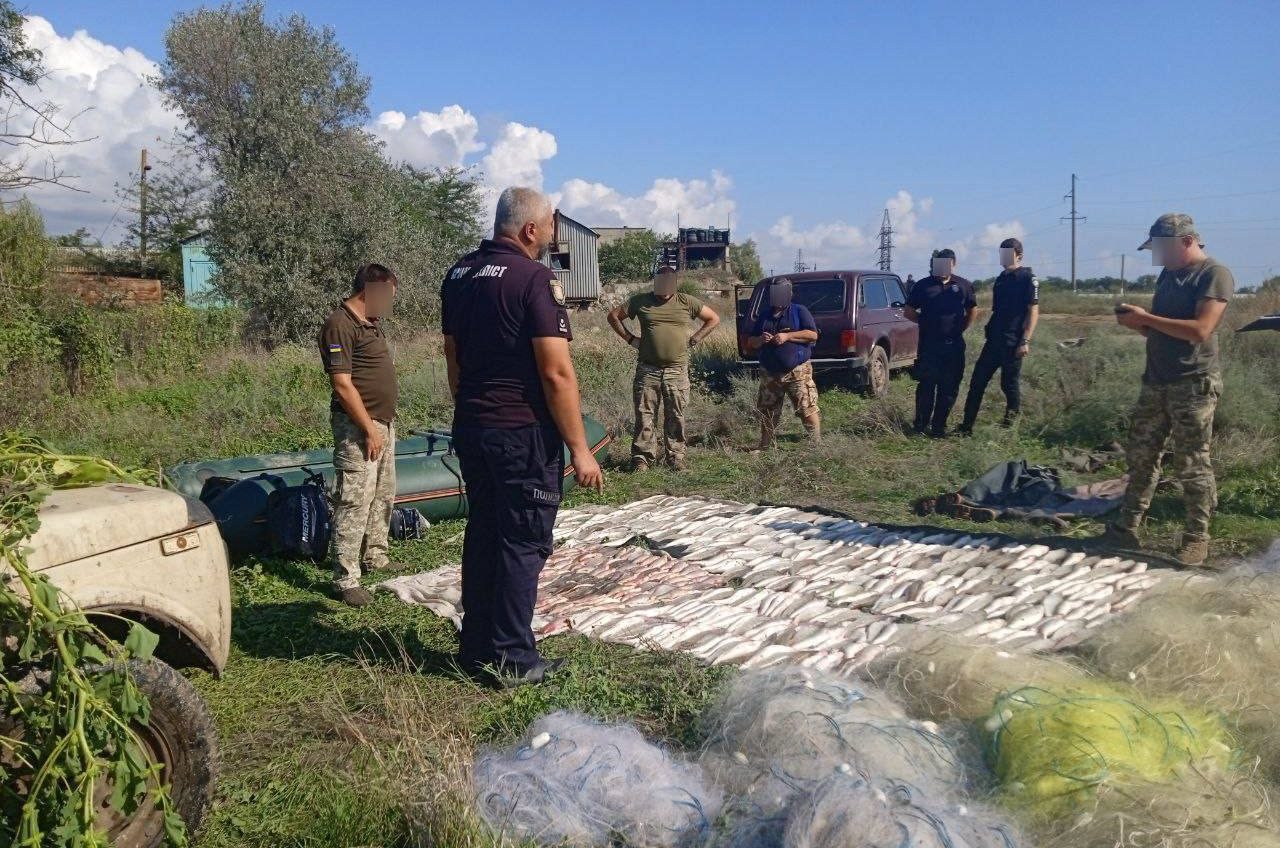 Оце так улов: на озері Сасик двоє браконьєрів наловили судака та кефалі на майже 1,5 мільйони (фото) «фото»