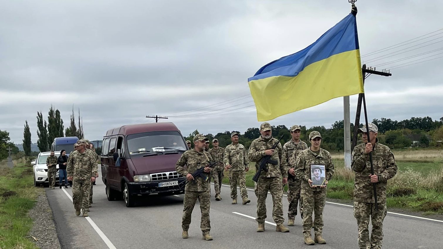 На Одещині з пошаною провели в останню путь загиблого на фронті воїна (фото) «фото»