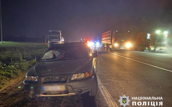 Не помітив у темряві і збив насмерть: поліцейські встановлюють особу загиблого в ДТП чоловіка (фото) «фото»