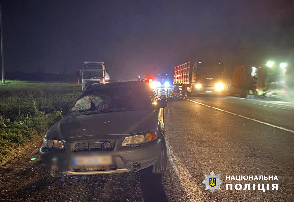 Не помітив у темряві і збив насмерть: поліцейські встановлюють особу загиблого в ДТП чоловіка (фото) «фото»