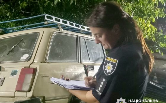 На Одещині автівка влетіла у дерево: троє людей у лікарні (фото) «фото»